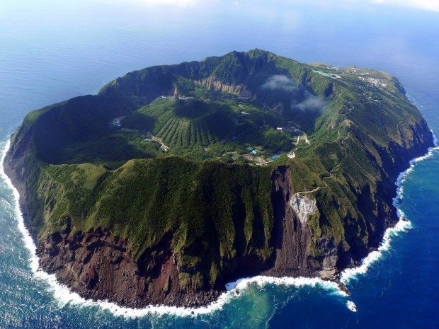 beautiful-place-aogashima-volcano-japan-1