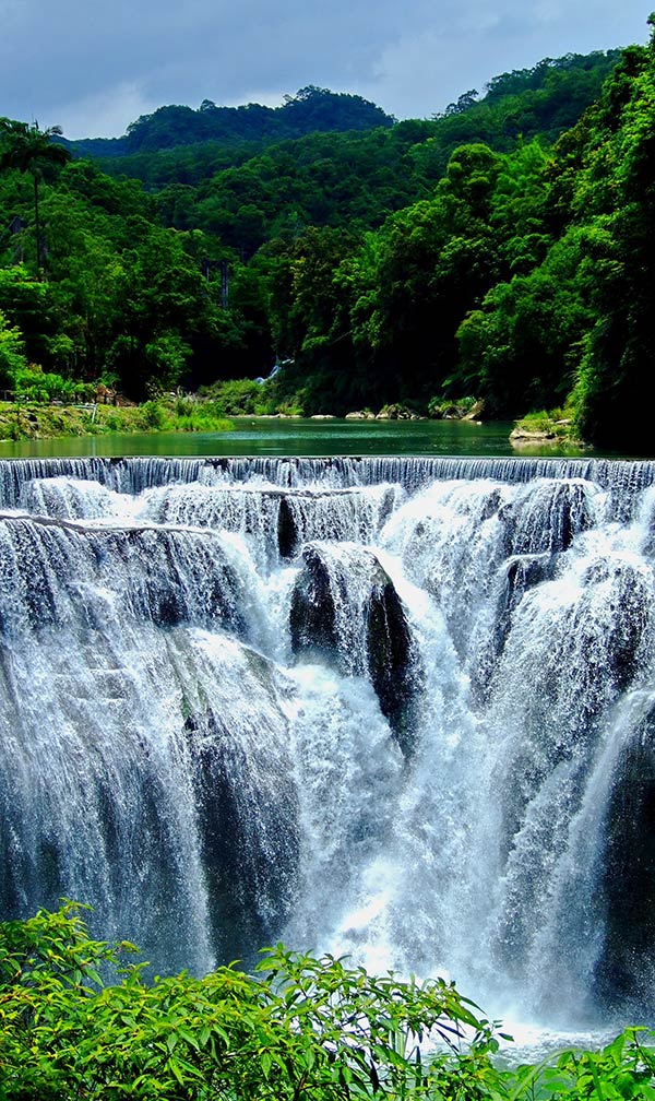 beautiful-place-shifen-waterfall-taiwan-9