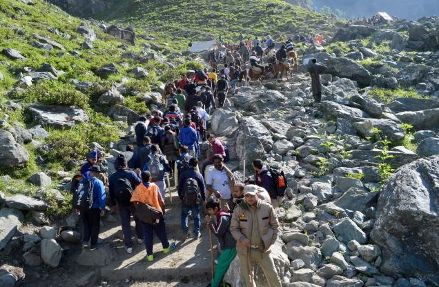 hindu-pilgrims-travels-to-mumbai