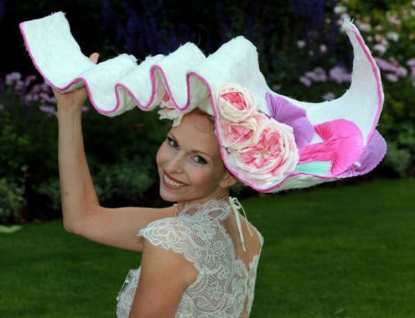 girl-stupid-hat-18