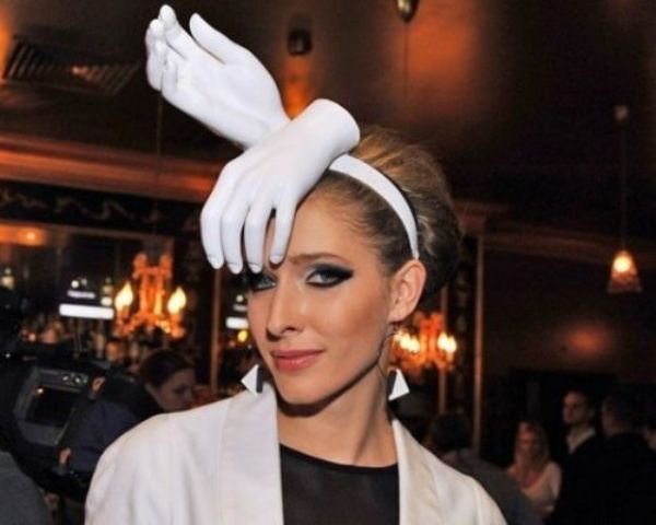girl-stupid-hat-20