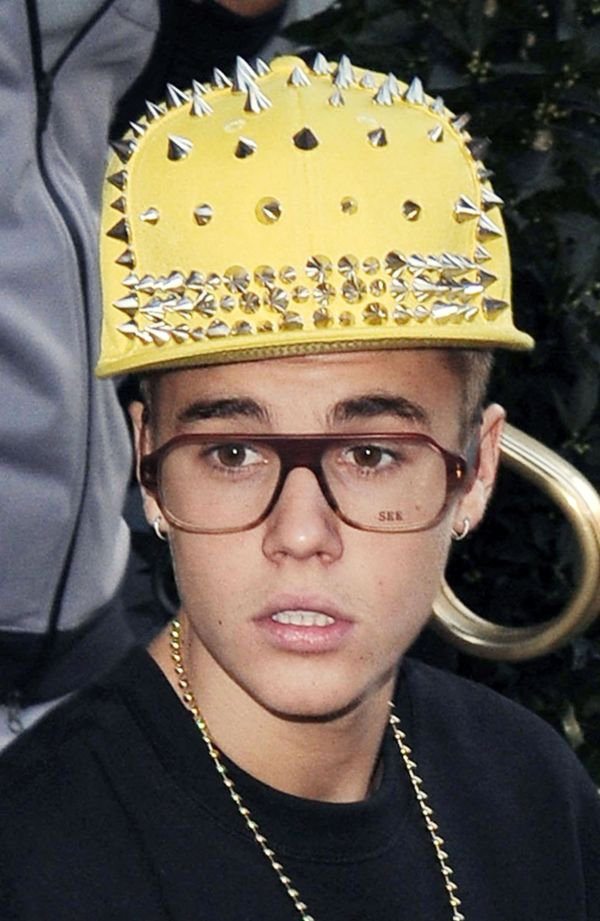 girl-stupid-hat-21