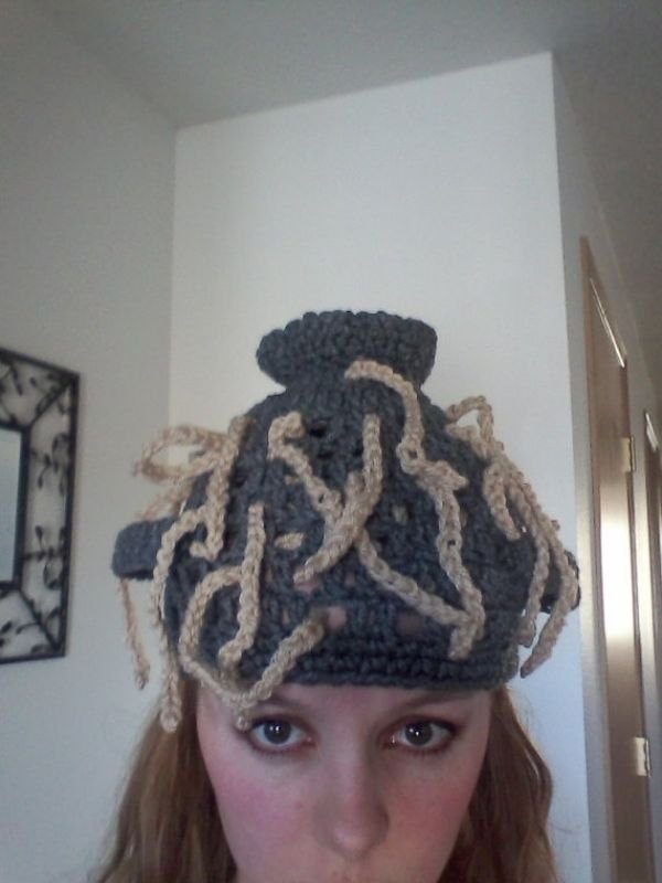 girl-stupid-hat-9