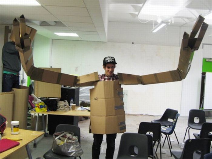 wtf_guy_robot_in_carton_boxes
