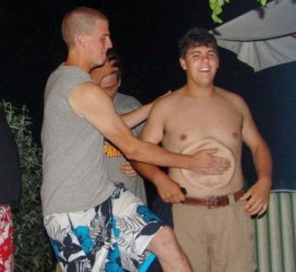perfectly-timed-photos-belly-slap