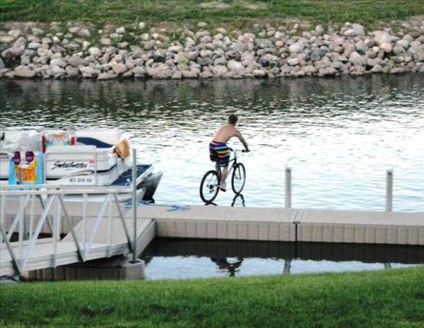perfectly-timed-photos-bike