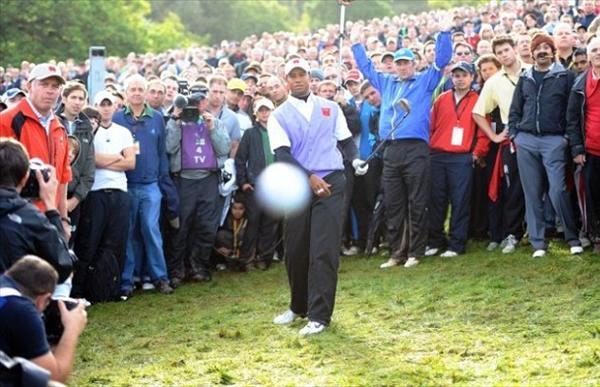 perfectly-timed-photos-tiger-woods
