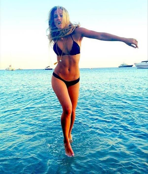 perfectly-timed-photos-walking-on-water
