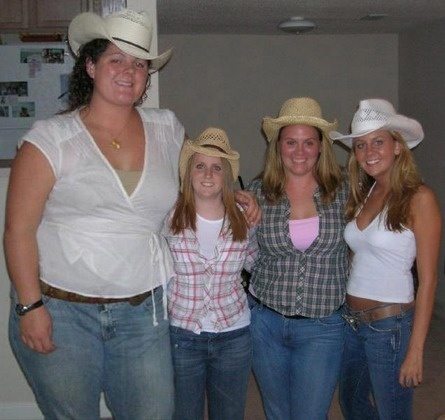 18-friends-who-definitely-stole-the-show