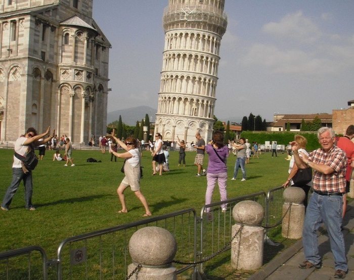 11-hilarious-tourist-photo-fails