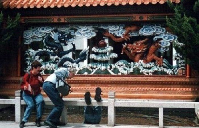 5-hilarious-tourist-photo-fails