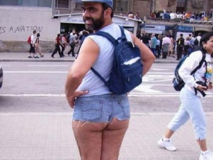 6-hilarious-tourist-photo-fails