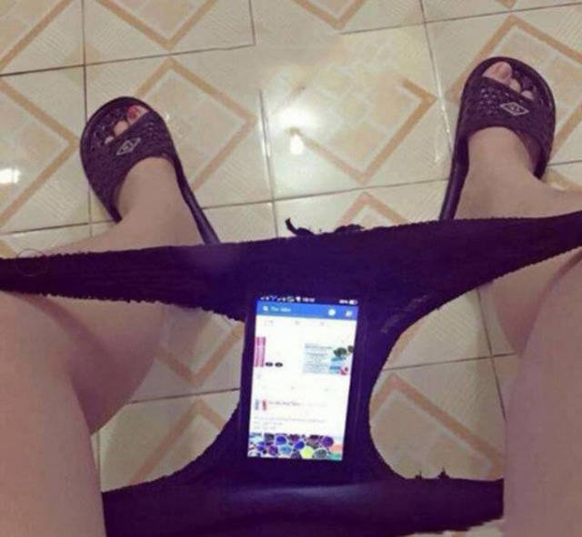 6-phone-technique-bathroom