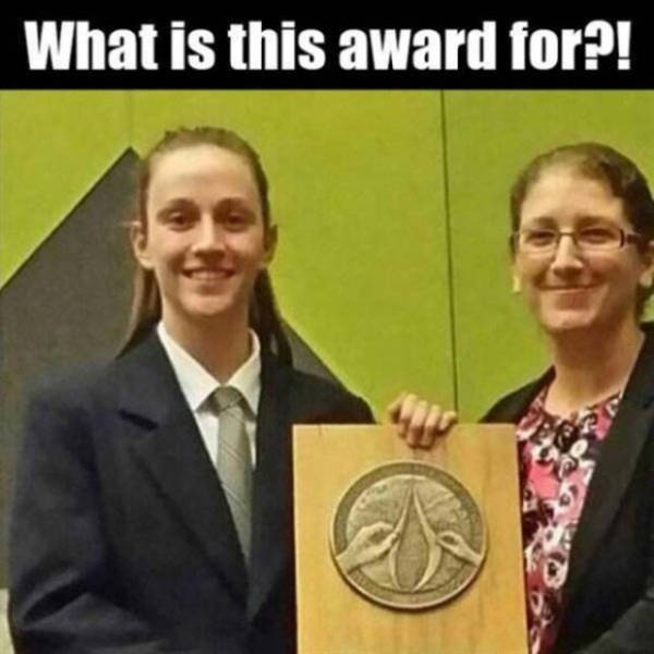 9-funny-award-logo
