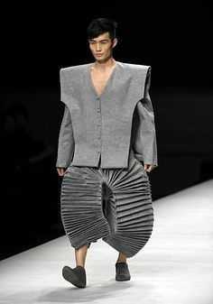 11-weird-pants-strange-something-wrong-with-the-world