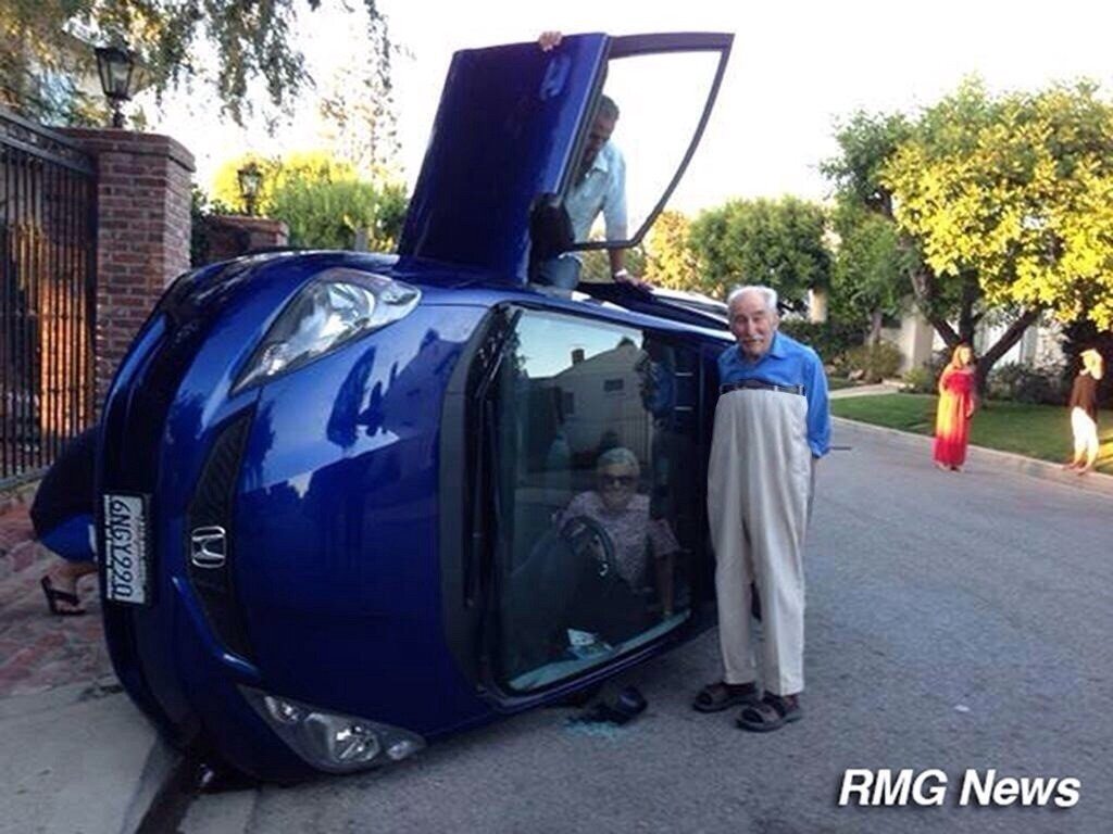 17-weird-pants-strange-something-wrong-with-the-world