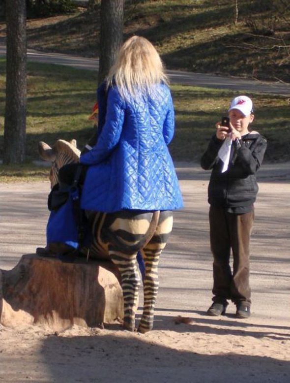 2-really-weird-photos-you-need-to-look-at-twice
