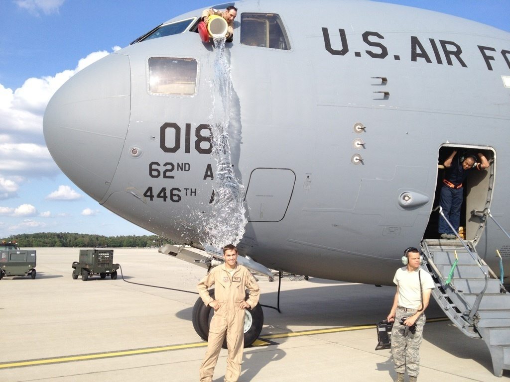 21-airport-plane-ice-bucket-challenge