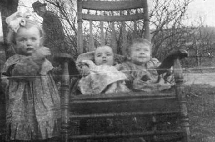 7-scary-photobombs-wont-let-you-sleep-tonight-nightmare
