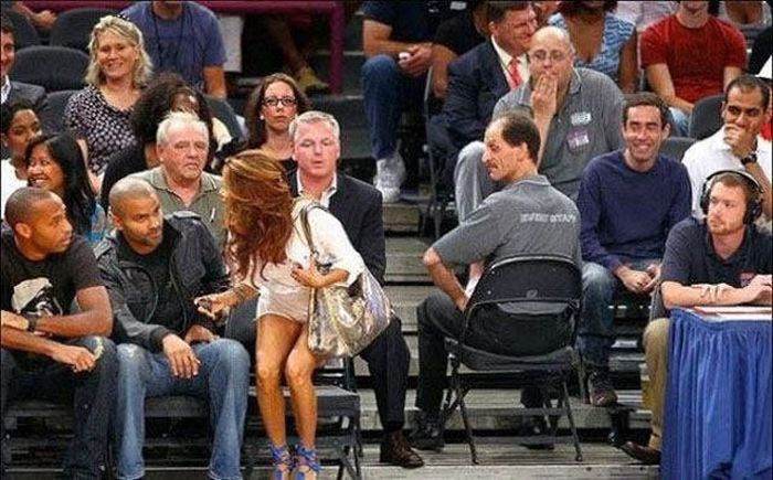 2-hilarious-people-caught-staring-photos
