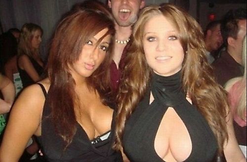 5-beautiful-girls-getting-photobombed-hilariously