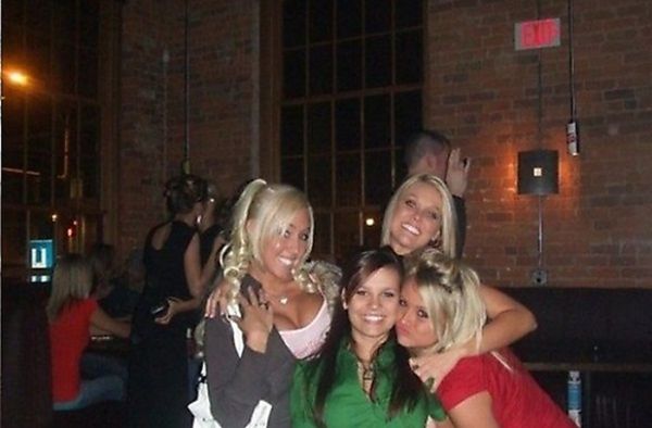 7-beautiful-girls-getting-photobombed-hilariously
