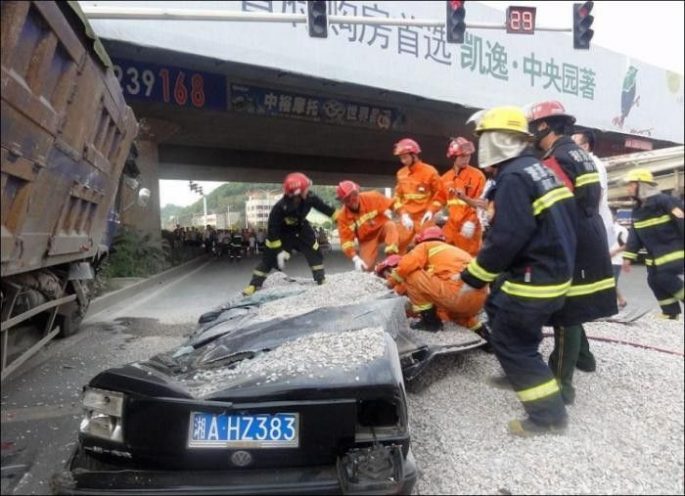 7-people-inches-away-from-death-shocking