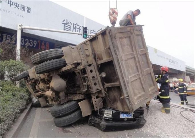 8-people-inches-away-from-death-shocking