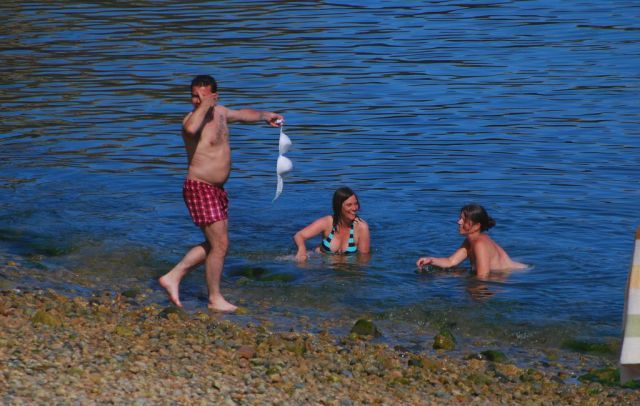 10-funniest-beach-moments-ever-summer