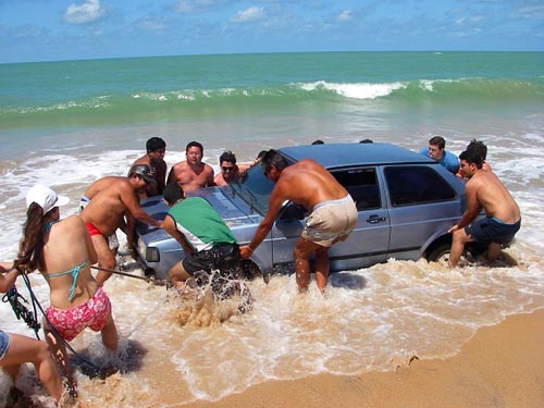13-funniest-beach-moments-ever-summer