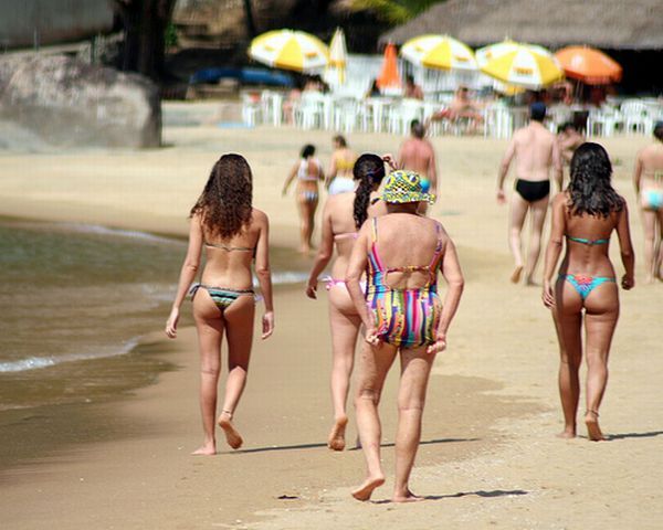 7-funniest-beach-moments-ever-summer