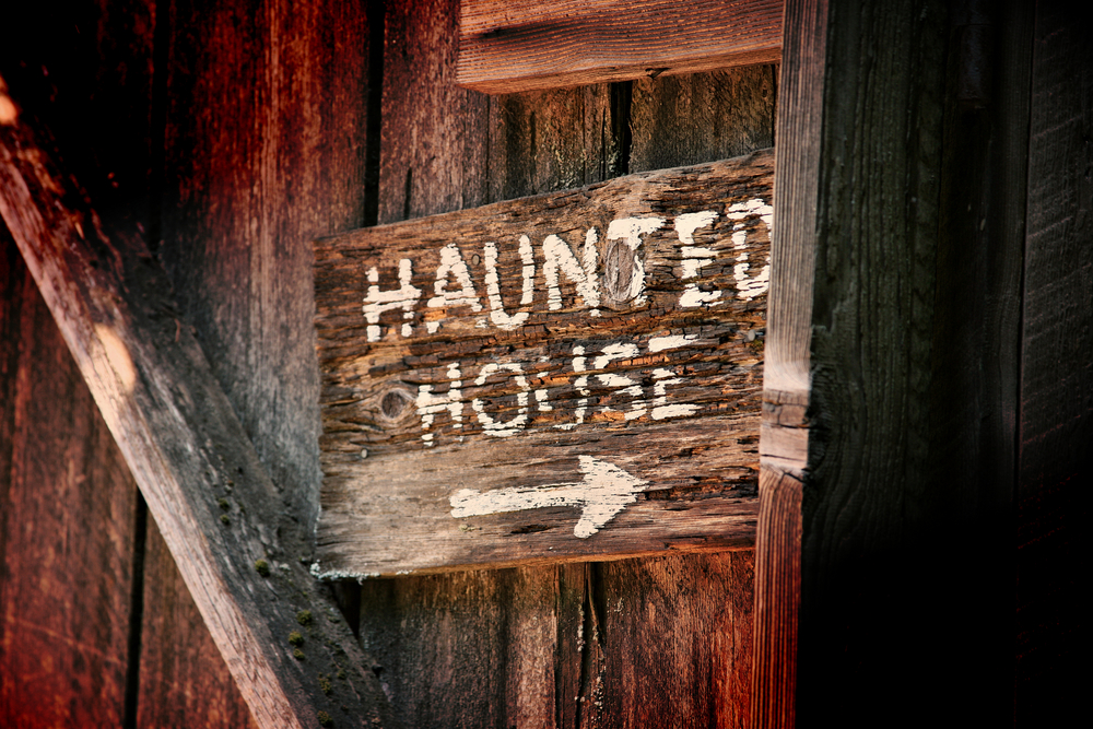 Haunted house sign.